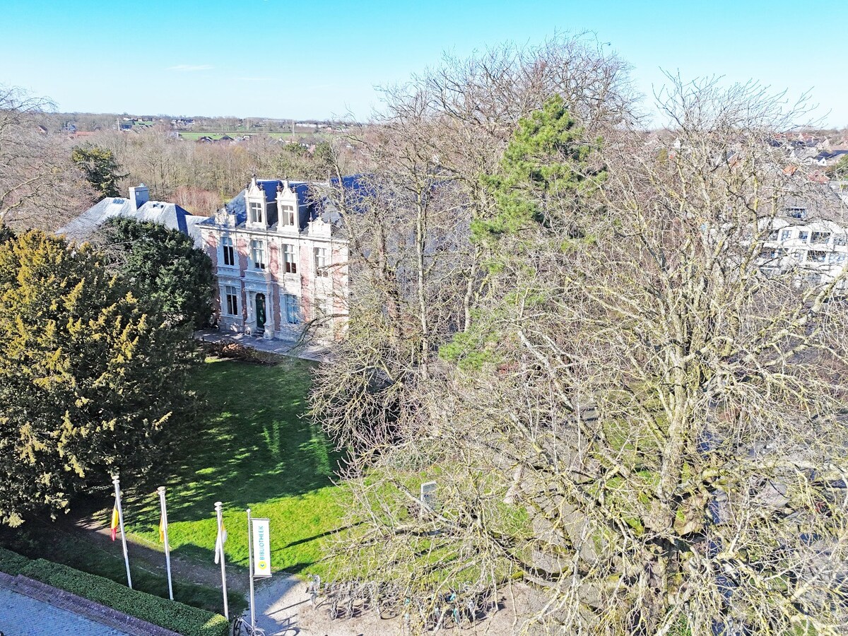 Penthouse met zonneterras en garagebox te centrum Zottegem 