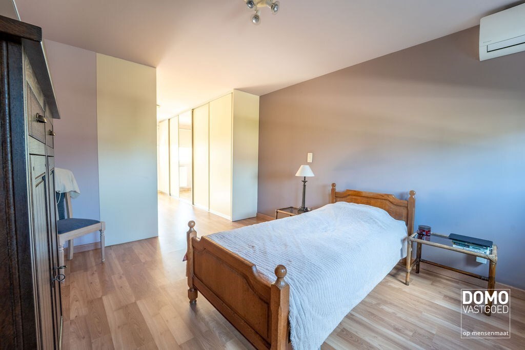 Ruime villa met paardenaccommodatie en wedstrijdstal gelegen te Herk-de-Stad - EPC-label: B - Bewoonbare vloeroppervlakte: 296m² 