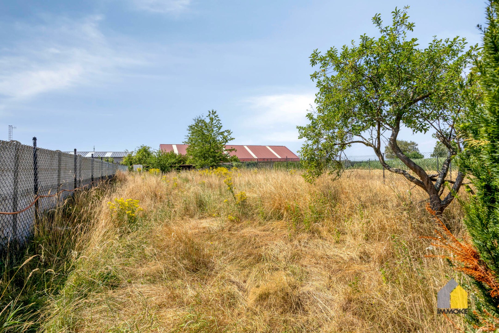 Karaktervolle, halfvrijstaande woning op 7a 31ca met aangrenzend weiland 16a 50ca. 
