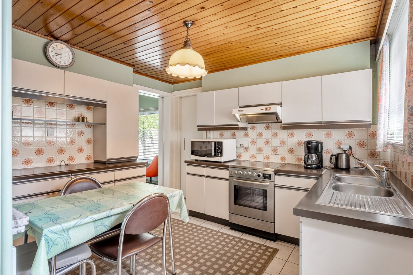 Halfvrijstaande gezinswoning op een ruim perceel van 13a80ca op wandelafstand van het centrum van Opoeteren! 