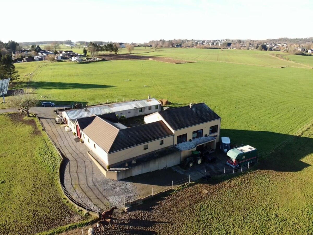 Paardeneigendom met villa, luxe en comfort in Harzé/Aywaille op ca.8,5ha 