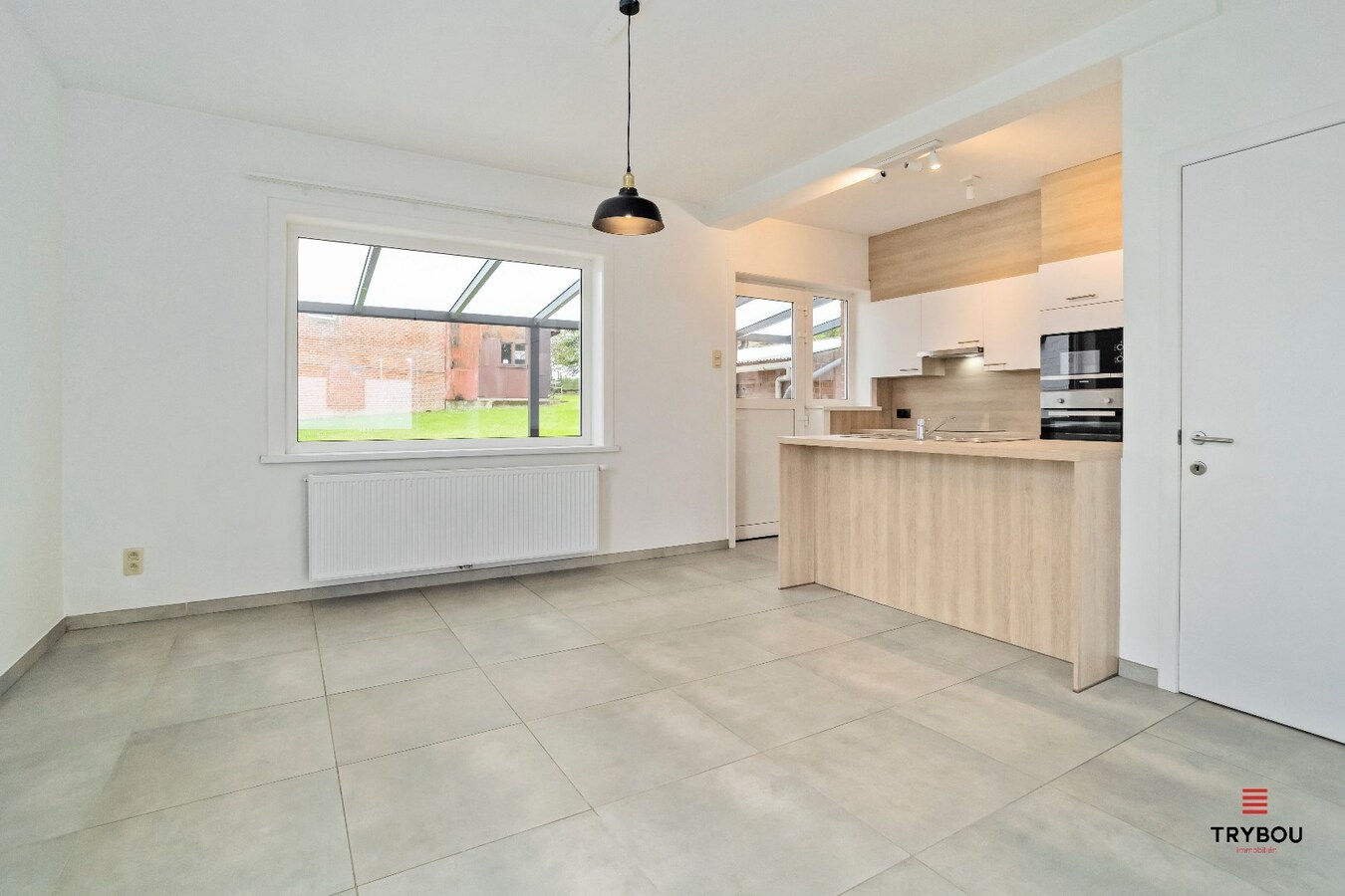 Gerenoveerde alleenstaande woning met 3 slaapkamers op perceel van 562m² 