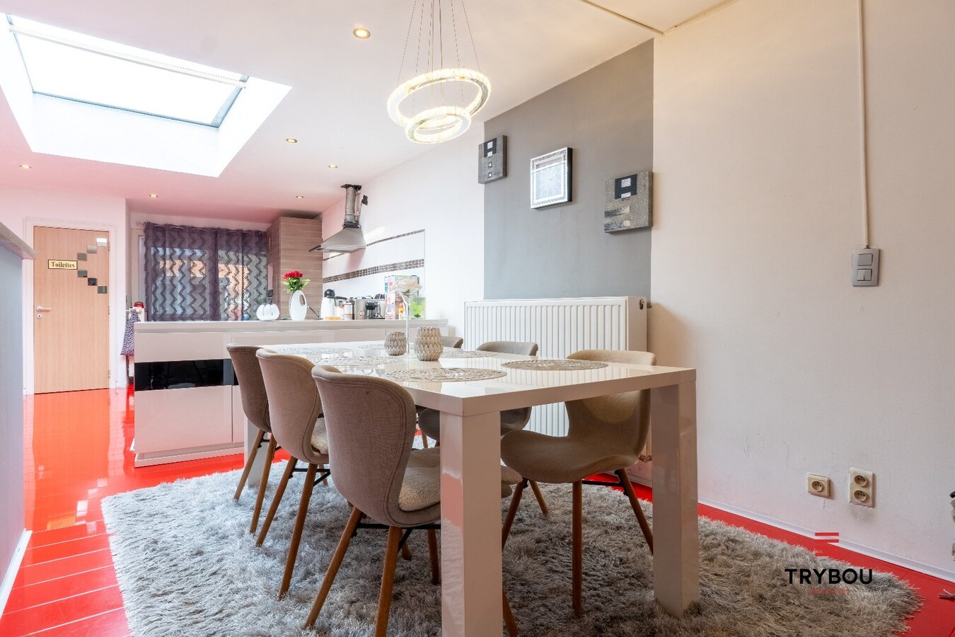 Rustig gelegen, volledig gerenoveerde woning met gezellige, onderhoudsvriendelijke tuin 