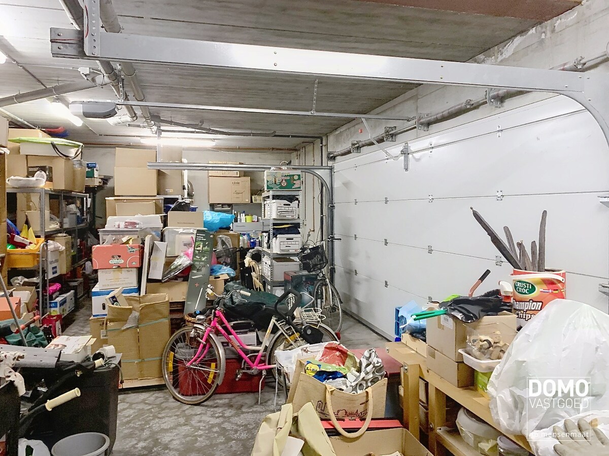 COMMERCIEEL PAND MET RUIM APPARTEMENT OP ZICHTBARE LOCATIE IN HERK-DE-STAD 