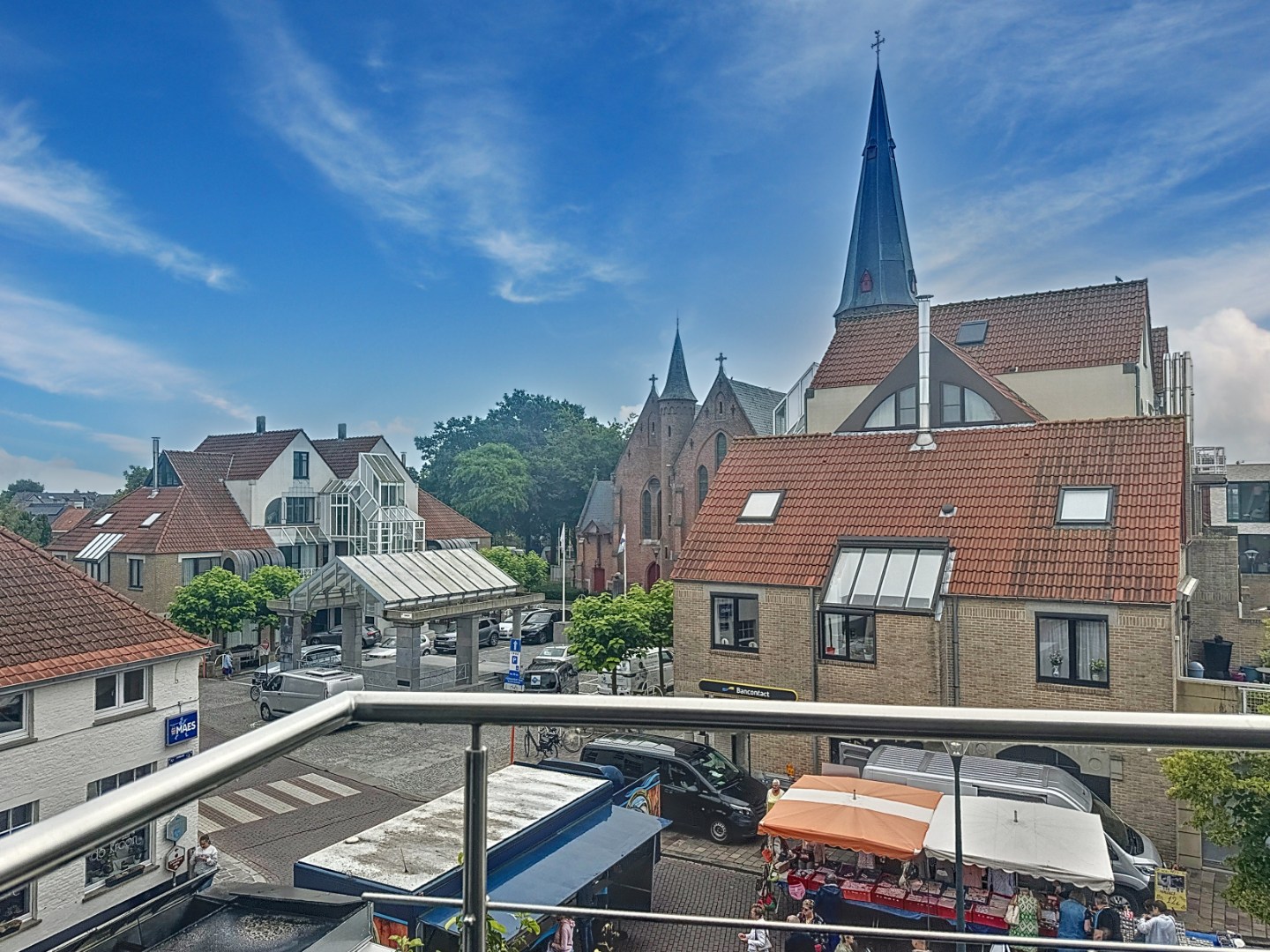 Opbrengsteigendom bestaande uit 3 appartementen + handelsgelijkvloers gelegen in het centrum 