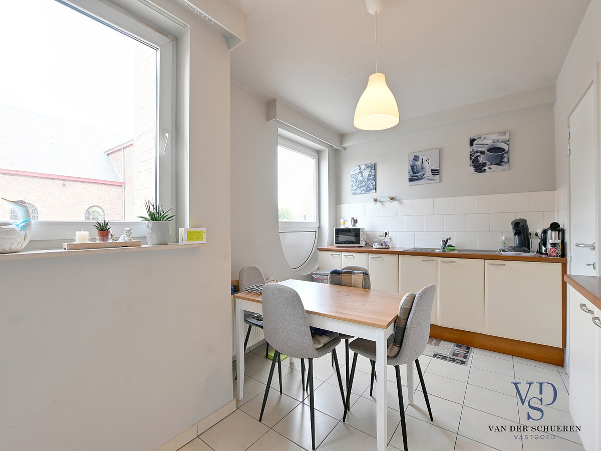 Tijdloos, ruim 1-slpk-appartement mét garagebox te centrum Gavere 