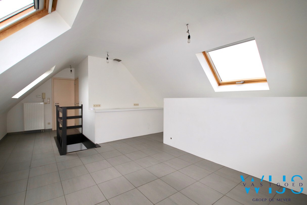 Ruim lichtrijk appartement met 4 slaapkamers te Eeklo ! 