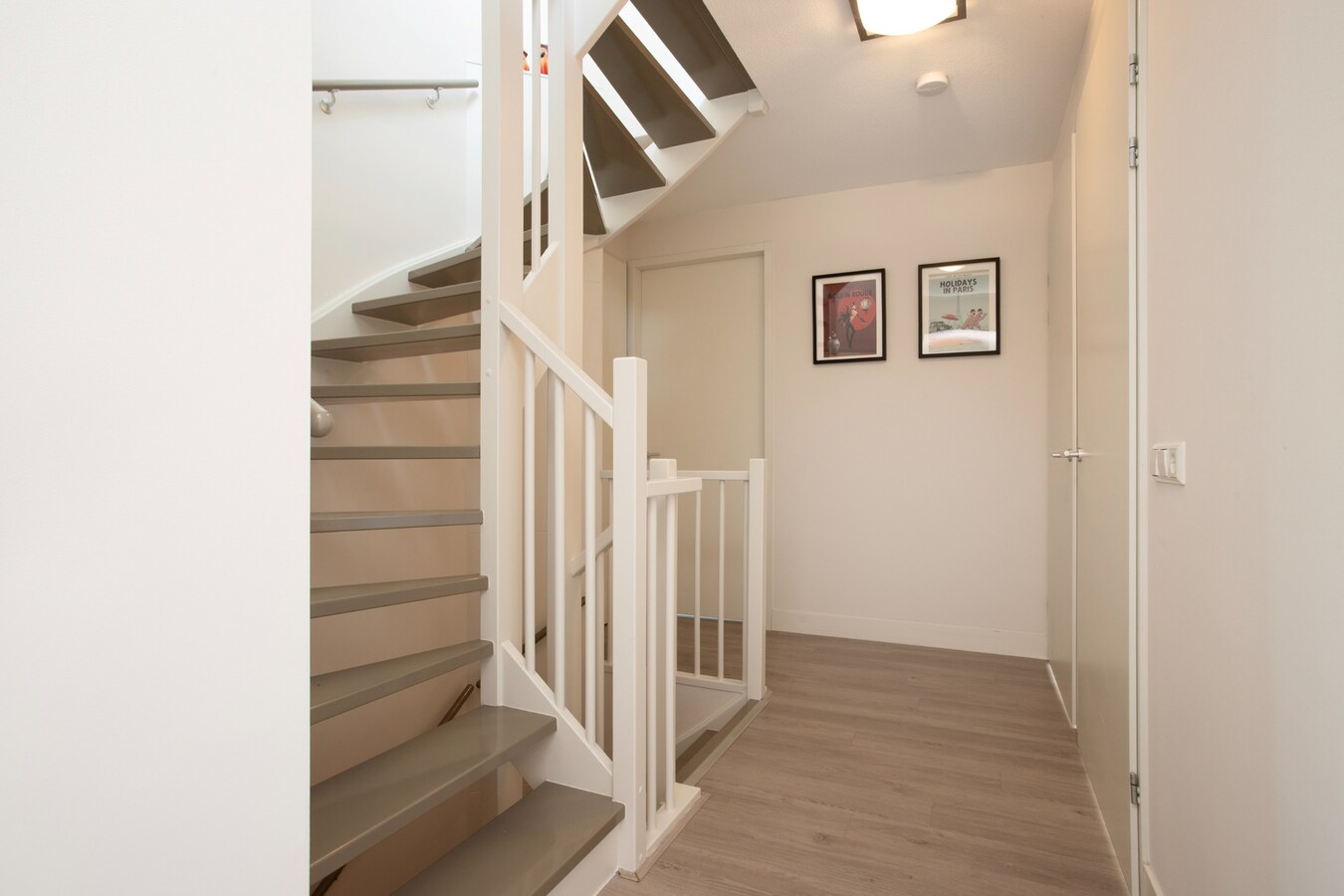 Zeer ruime hoekwoning met volop leefruimte en groen uitzicht in kindvriendelijke wijk! 