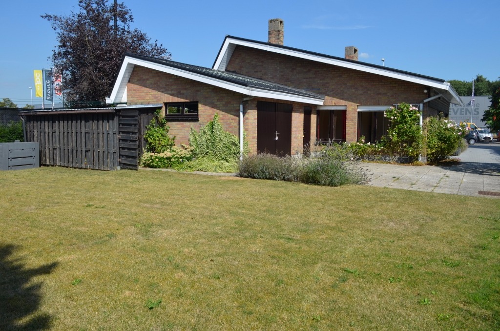 Bungalow met 3 slpks,  garages en tuin te Maldegem 