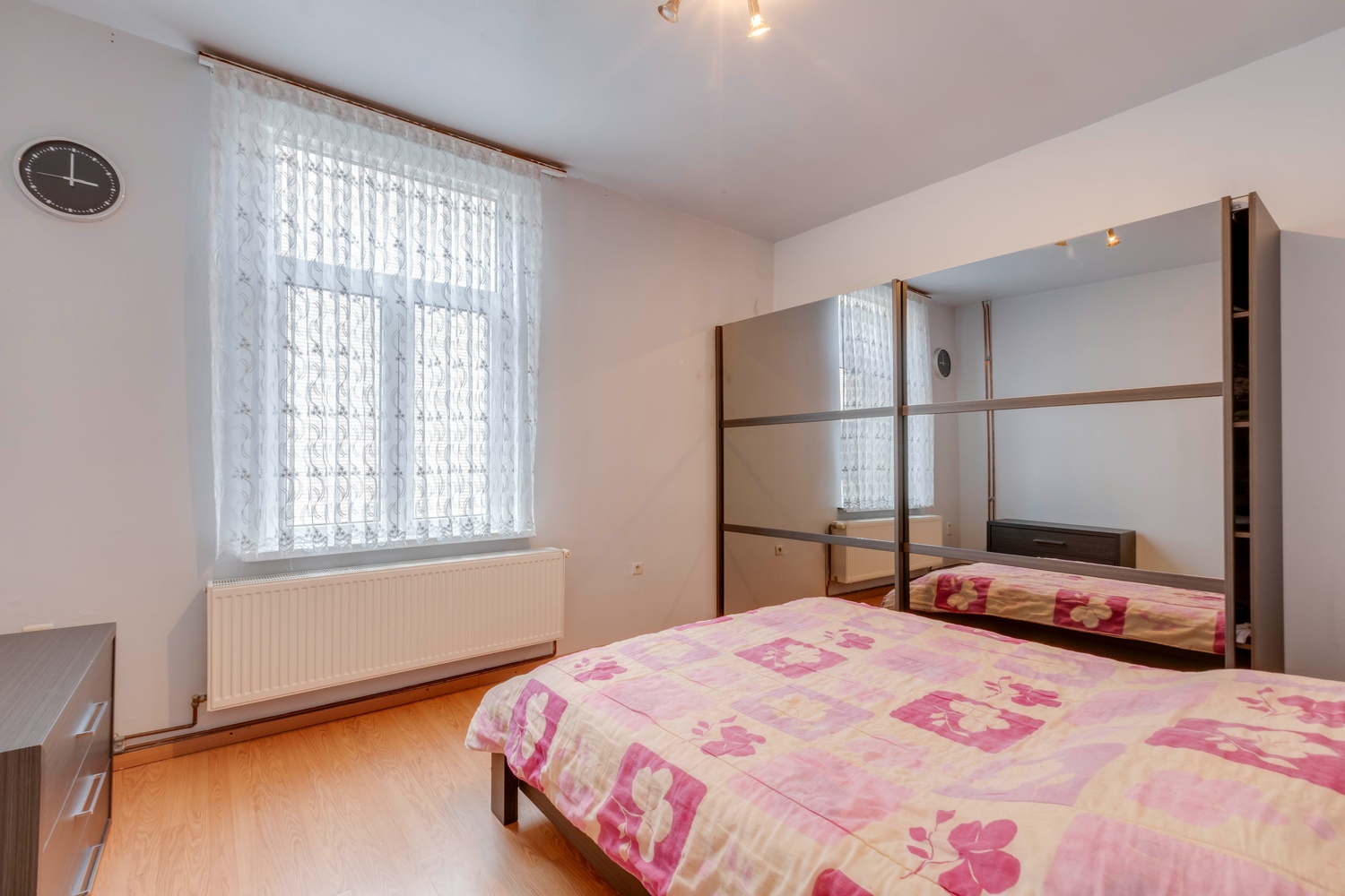 Instapklare rijwoning in zeer rustige straat 