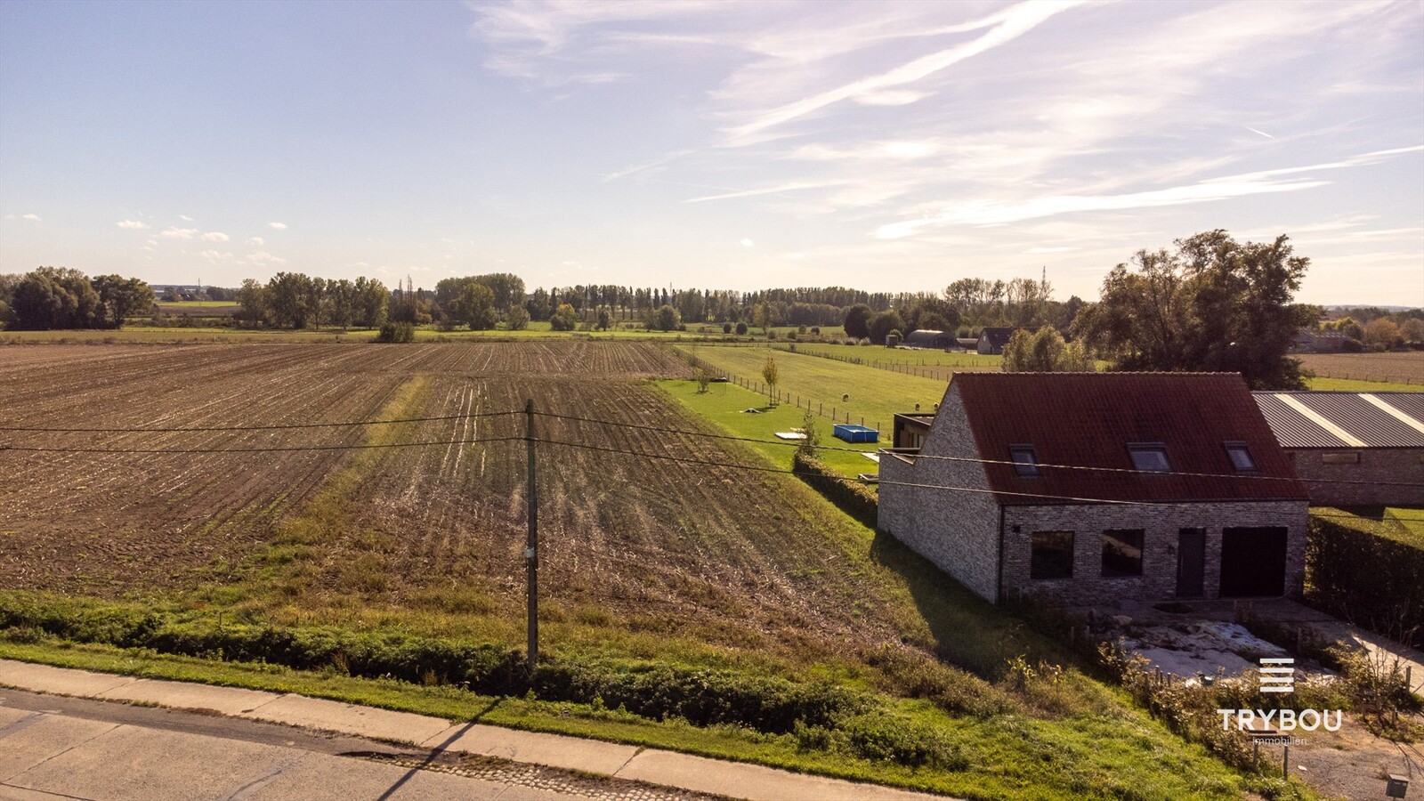 Ruime bouwgrond van 2.920 m² voor halfopen bebouwing in Poelkapelle 