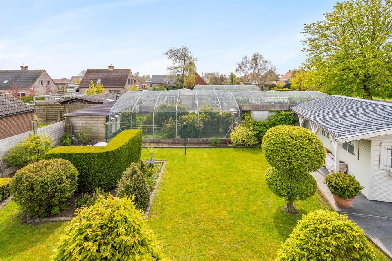 Rustig gelegen instapklare woning met 4 slaapkamers op 690 m² te Koekelare 