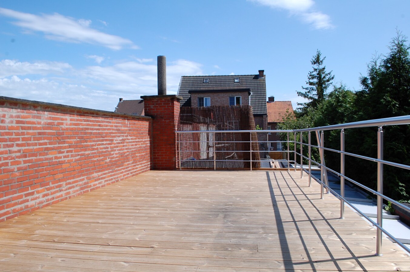 Volledig gerenoveerd appartement met ruim terras in centrum Sint-Antonius 