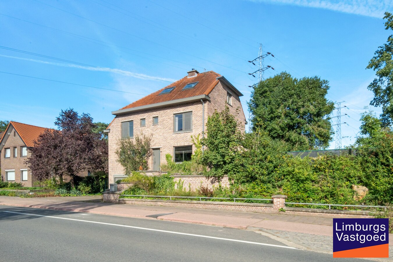 Centraal gelegen woning, 4 slpk, 180 m² bewoonbare oppervlakte, 9a 99ca 