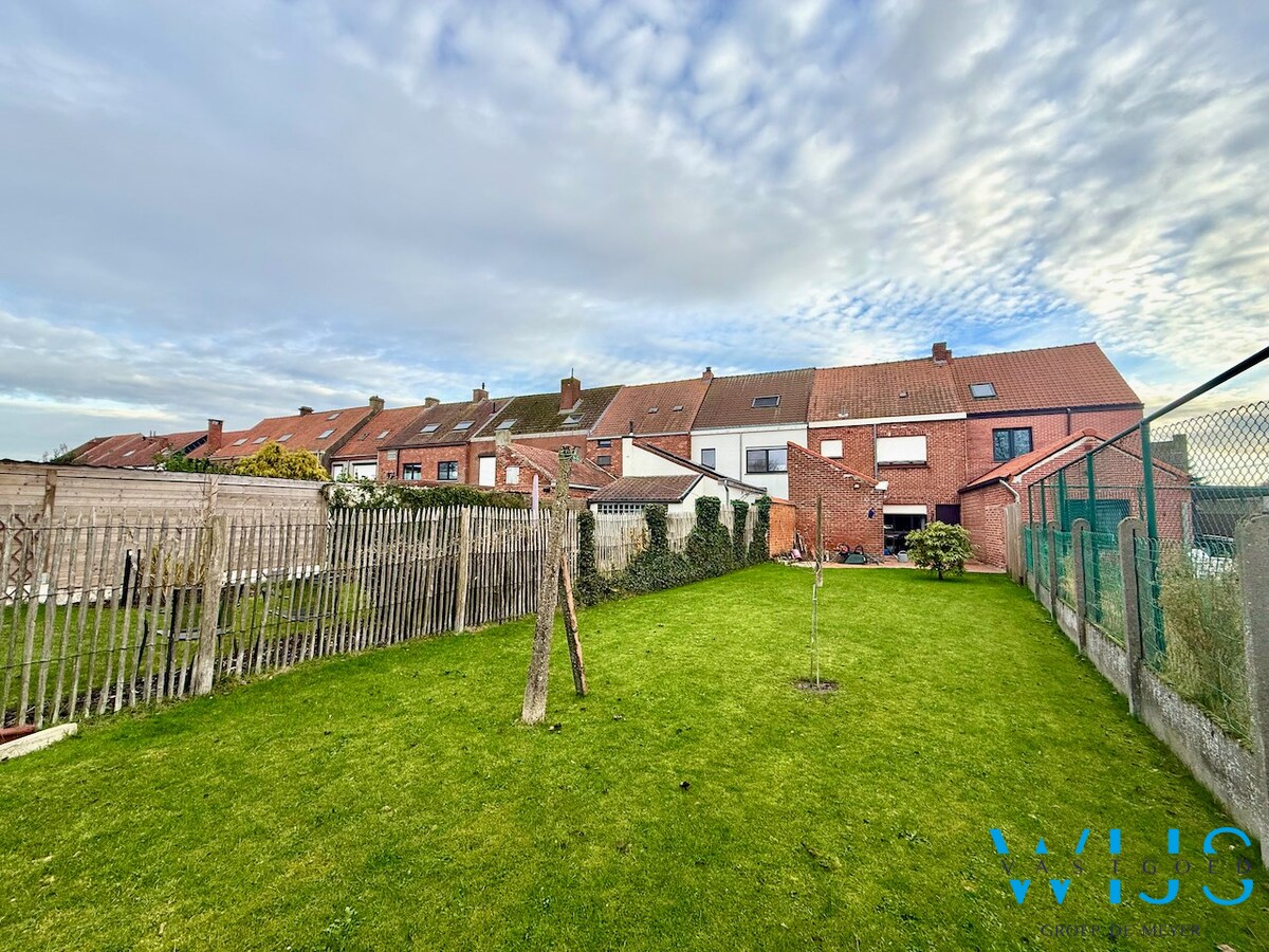 Te renoveren karaktervolle gezinswoning te Eeklo ! 