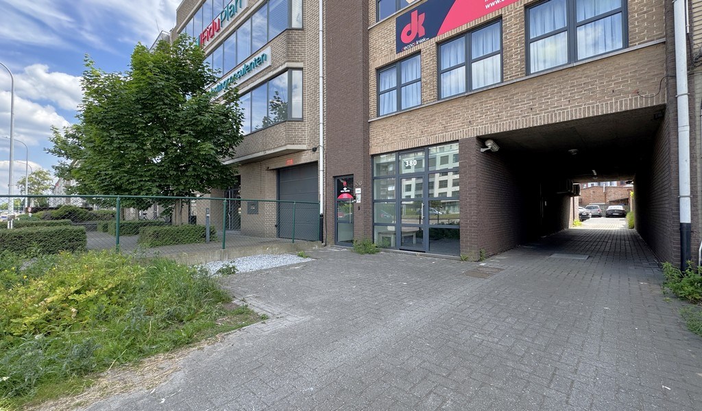 Instapklaar kantoor te huur aan N120 te Deurne