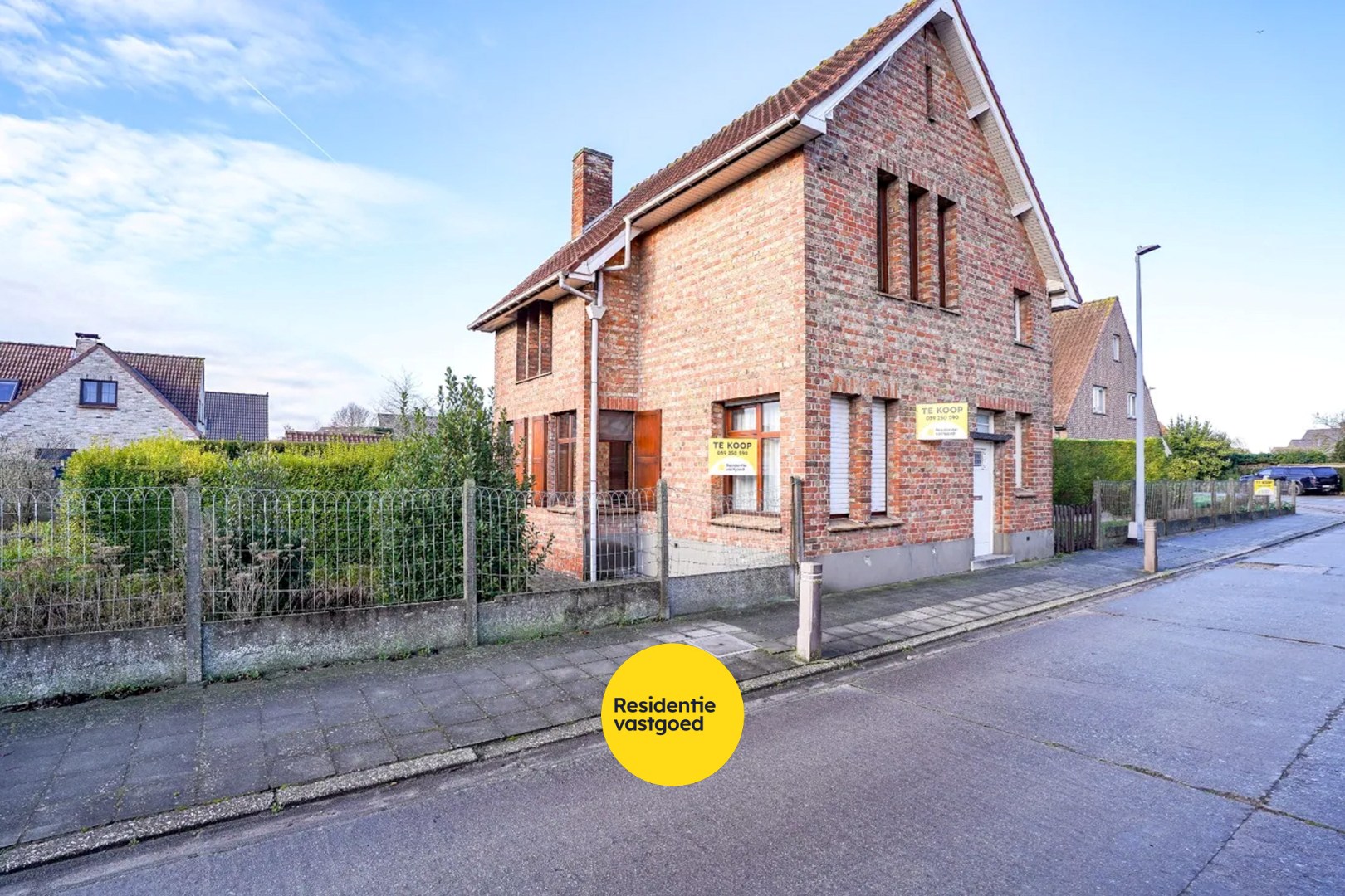 Te renoveren alleenstaande woning met 3 slaapkamers. 