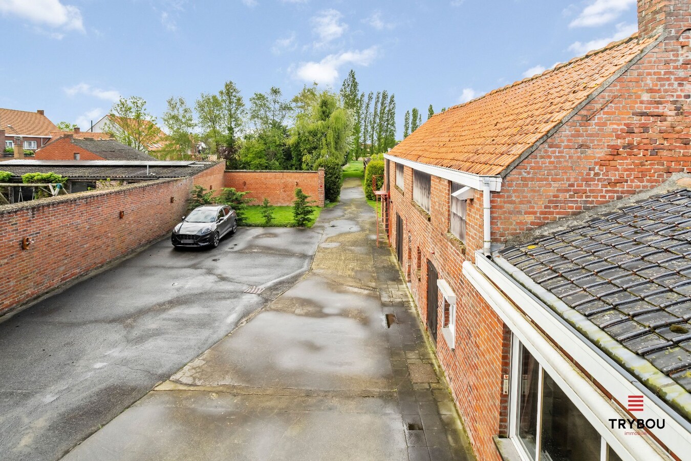 Halfvrijstaande woning met 5 slaapkamers en bijgebouw op 5488 m³ te Jonkershove 