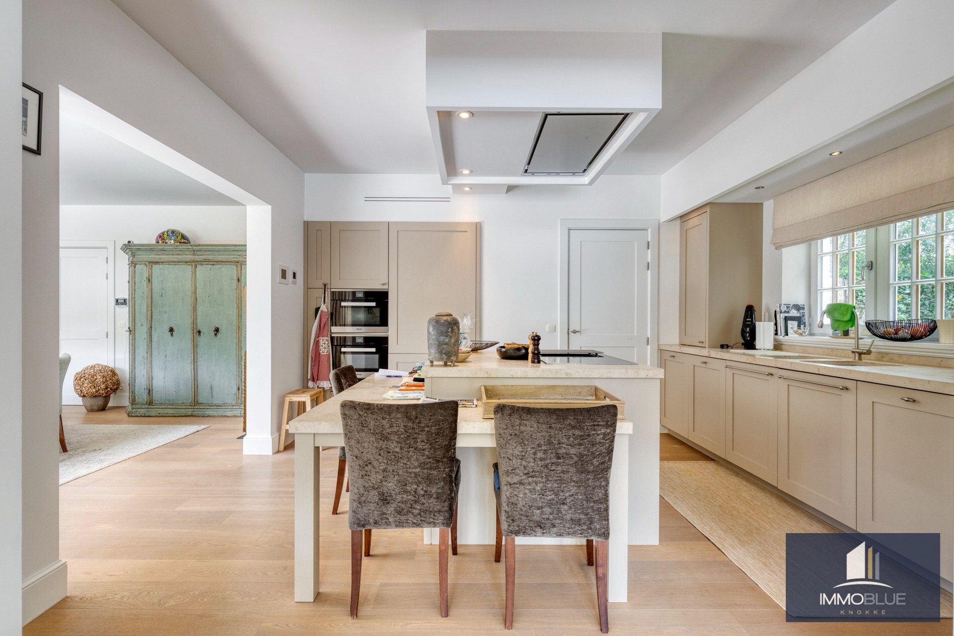 Luxueuze en stijlvolle villa in Engelse Cottage stijl met verwarmd zwembad gelegen in het Zoute. 