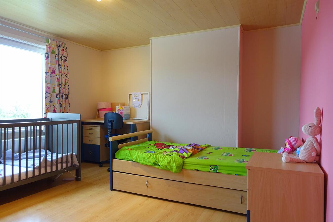 Centraal gelegen half-open woning 