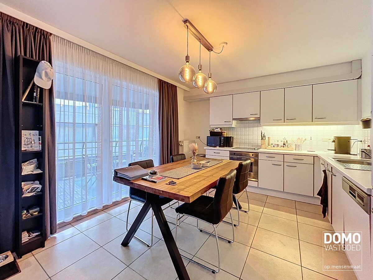 RUIM APPARTEMENT MET TERRAS, 1 SLAAPKAMERS EN PARKEERPLAATS IN HET CENTRUM VAN HASSELT 