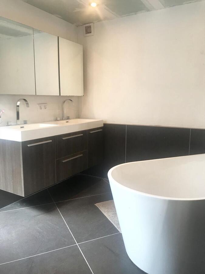 KNUSSE WONING MT STADSTERRAS 