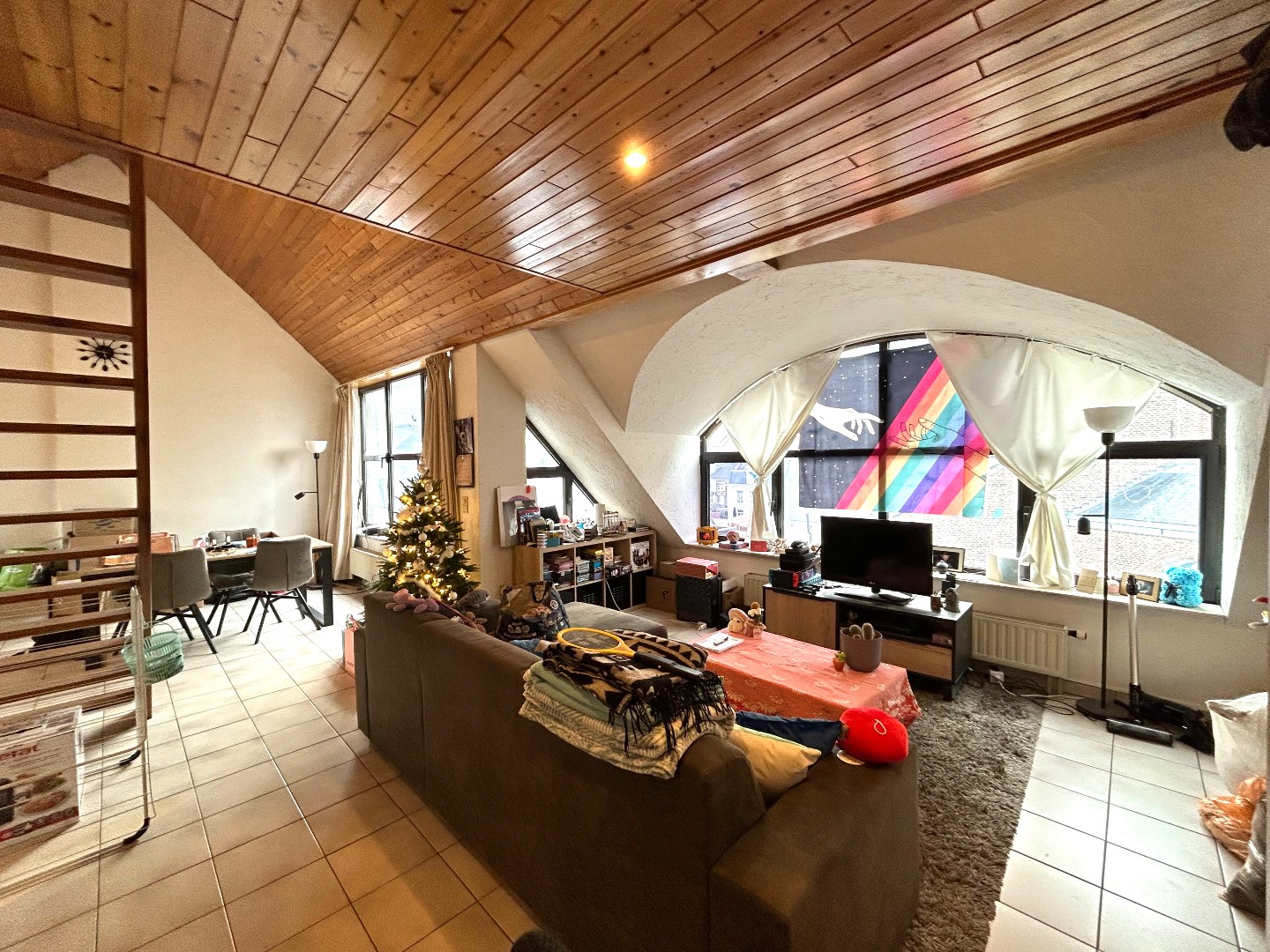 Opbrengsteigendom bestaande uit 1 handelsruimte met 3 bovengelegen appartementen 