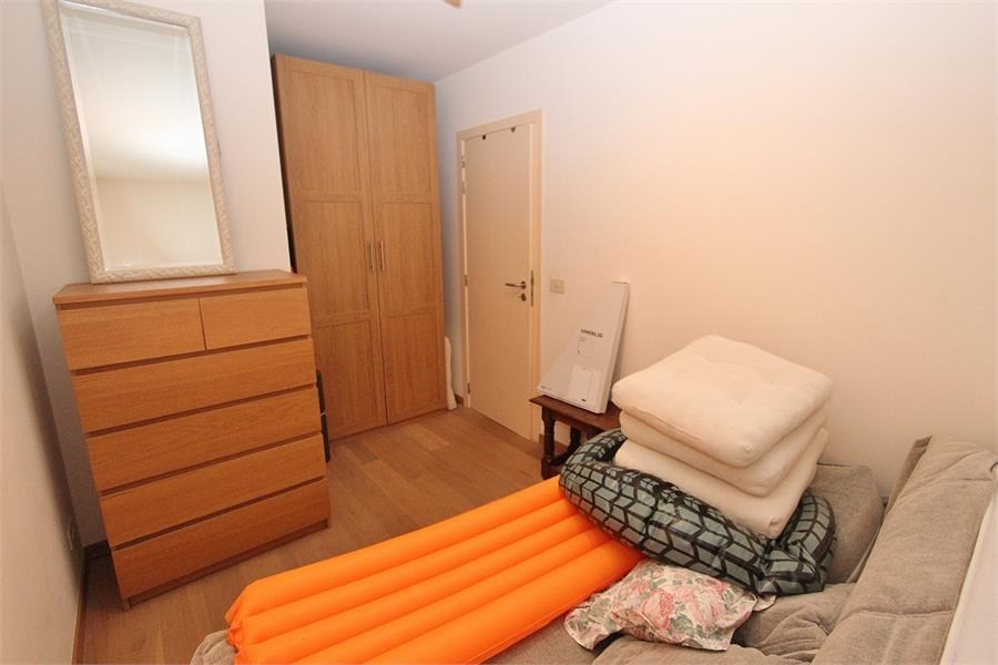 Non-meublé - Grand appartement résidentiel avec une belle vue dégagée, situé en plein centre près de l'avenue Lippens. 