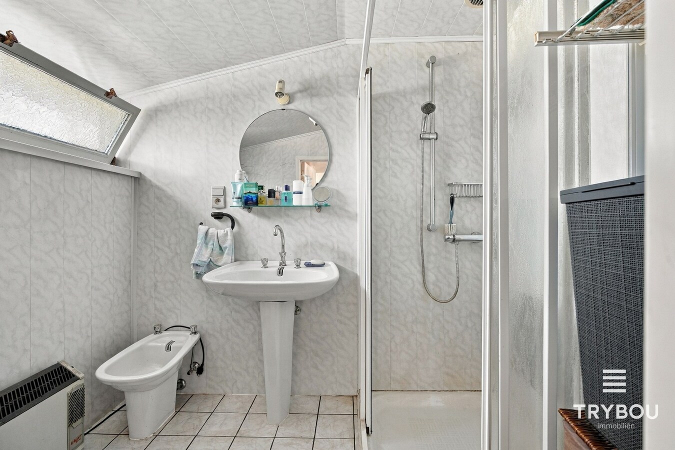 Landelijk gelegen woning met opslagplaats op 3687m² in Merkem! 