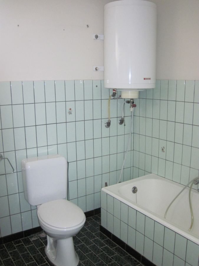 Degelijke Half Open Bebouwing. Bijzonder rustig gelegen ! 