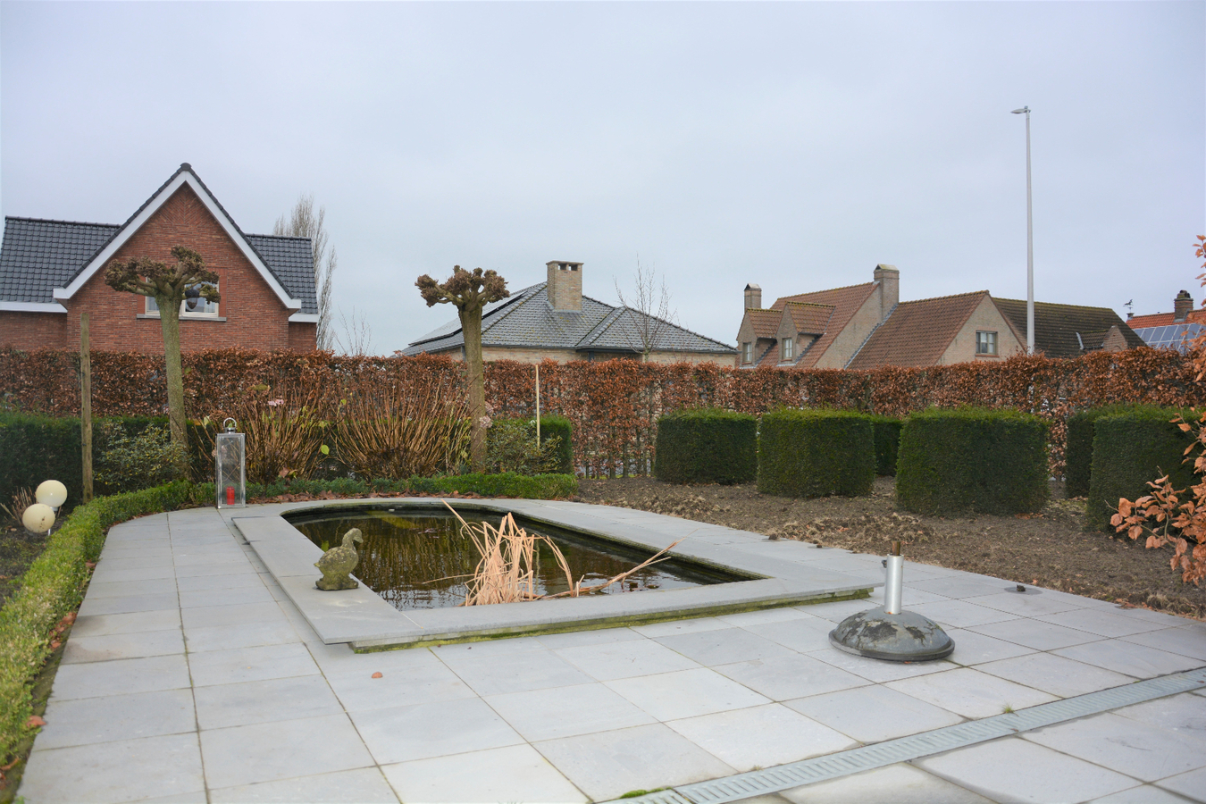 Perfect onderhouden villa op 2.155m² met dubbele garage 