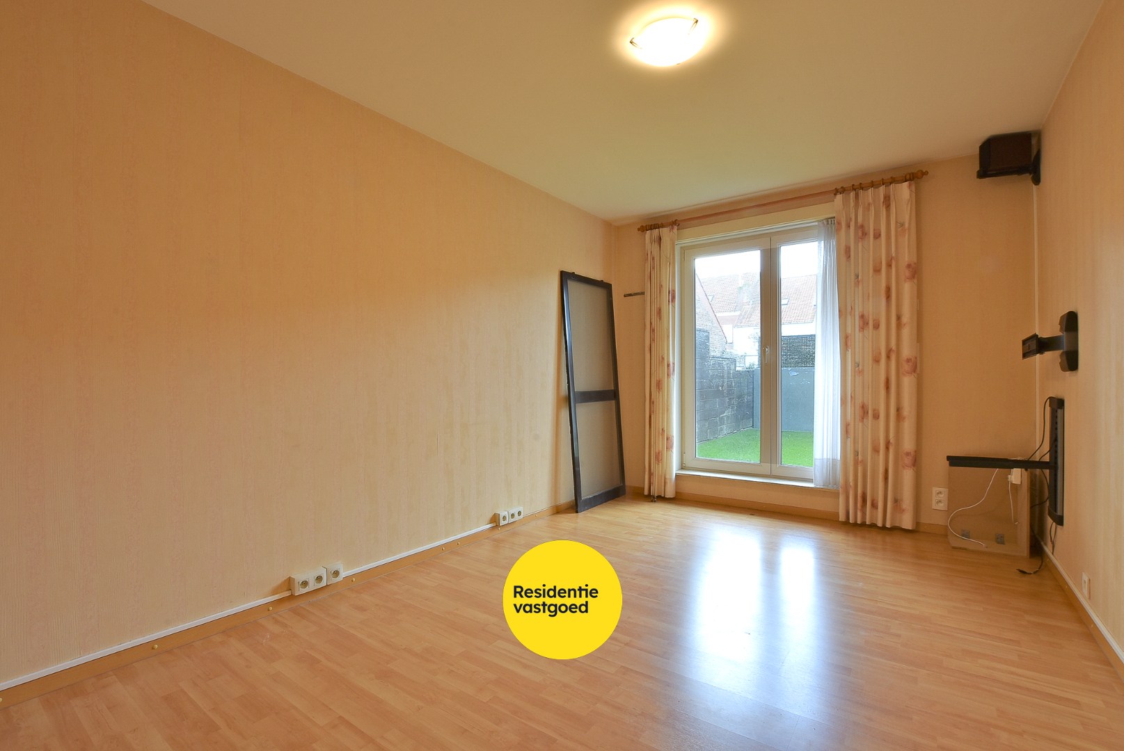 Prachtige 2/3-slaapkamer appartement (112m² + 12m²) in de winkelstraat van Nieuwpoort-stad. 