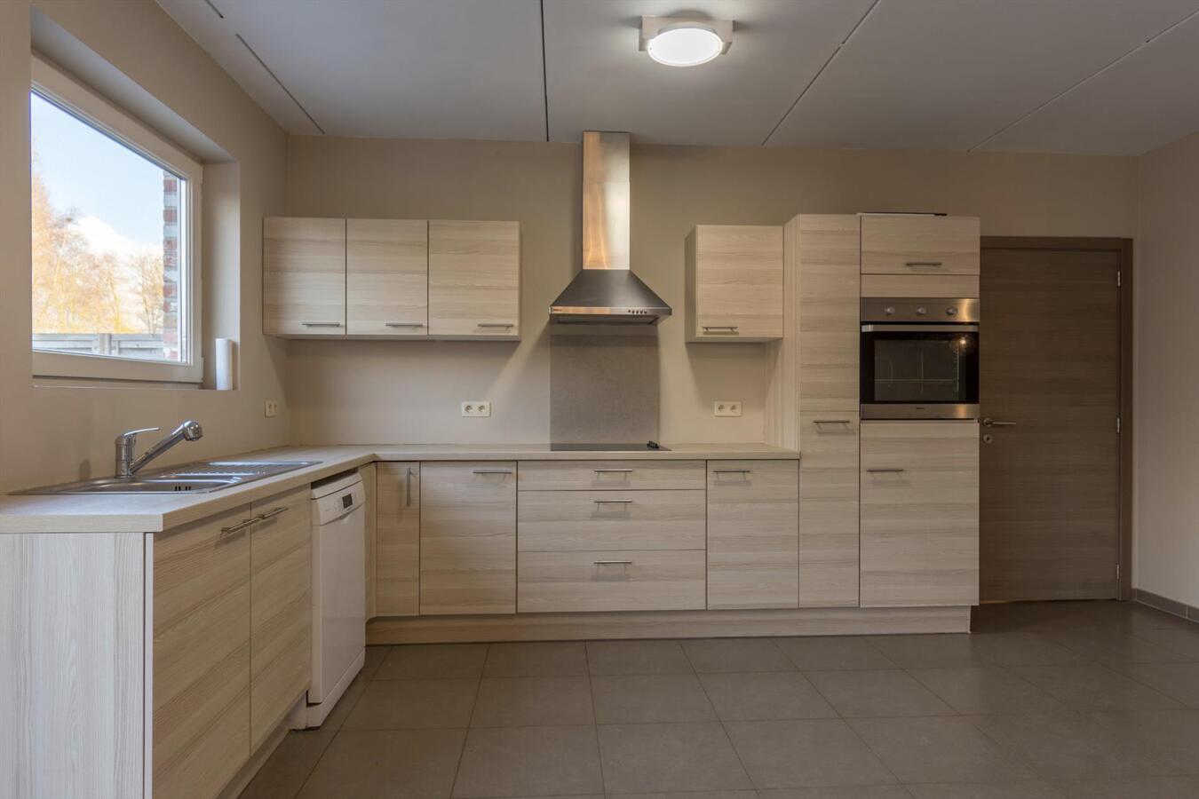 Goed gelegen recente pastoriewoning 