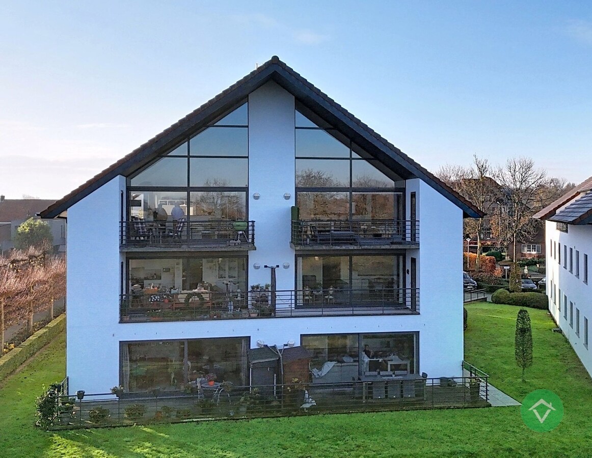 Luxe villa-appartement met dubbele garage en prachtig uitzicht in Koekelare 