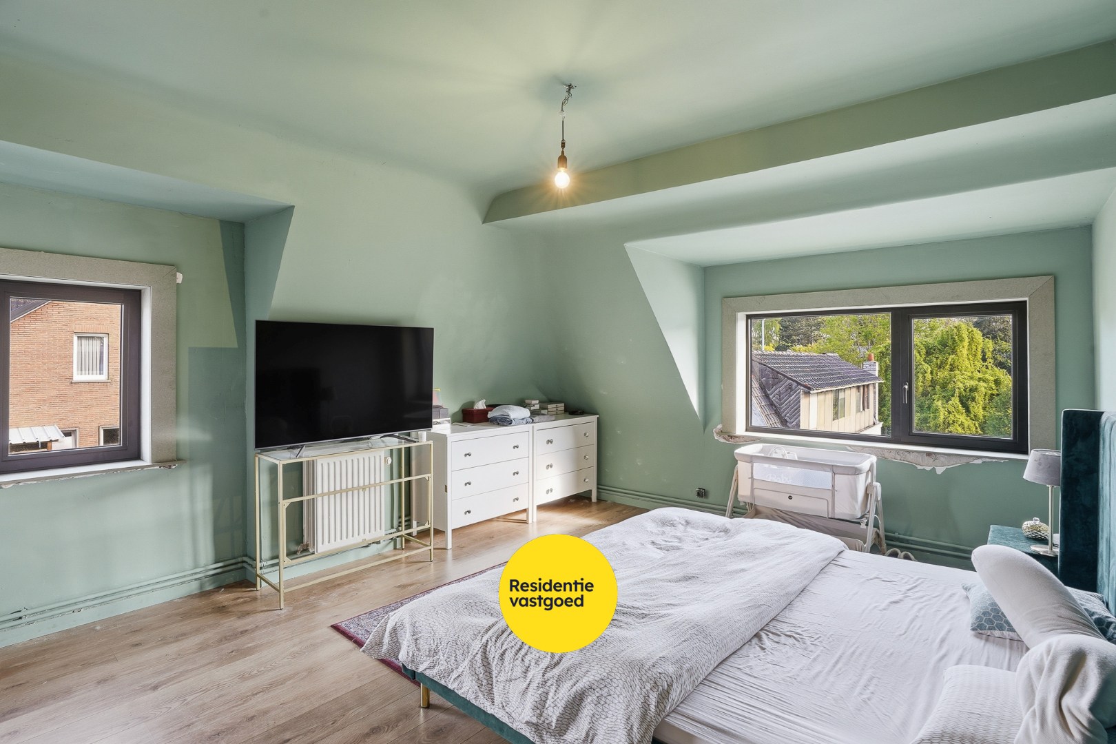 Alleenstaande woning met prachtige uitbouw in centrum Veldegem 
