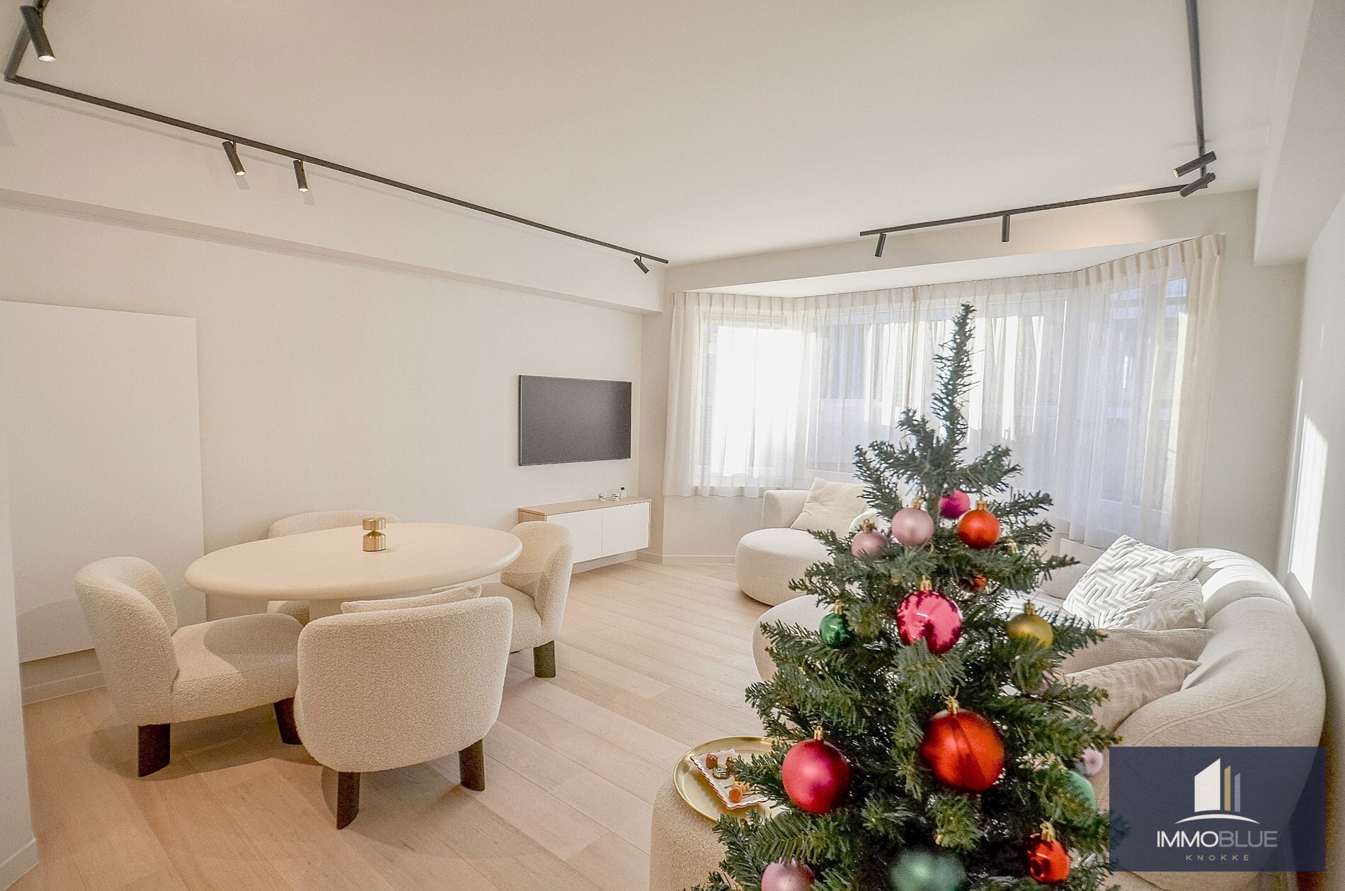 Stijlvol volledig gerenoveerd appartement  op wandelafstand van de zee én het commercieel centrum. 