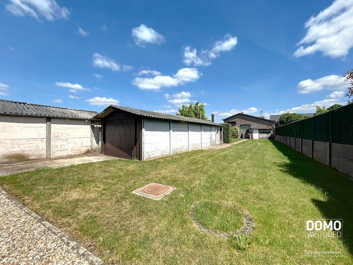 RUIME WONING MET TUIN, GARAGE &amp; 3 SLAAPKAMERS RUSTIG GELEGEN LANGS HET KANAAL MET EPC C TE BERINGEN 