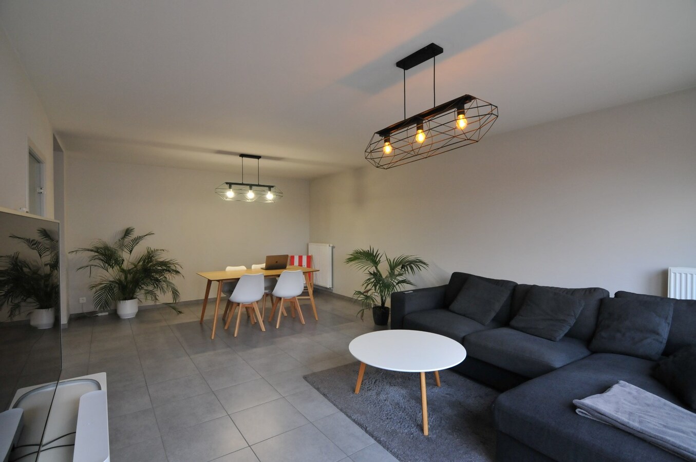 Mooi appartement met 2 SLK en garage. 