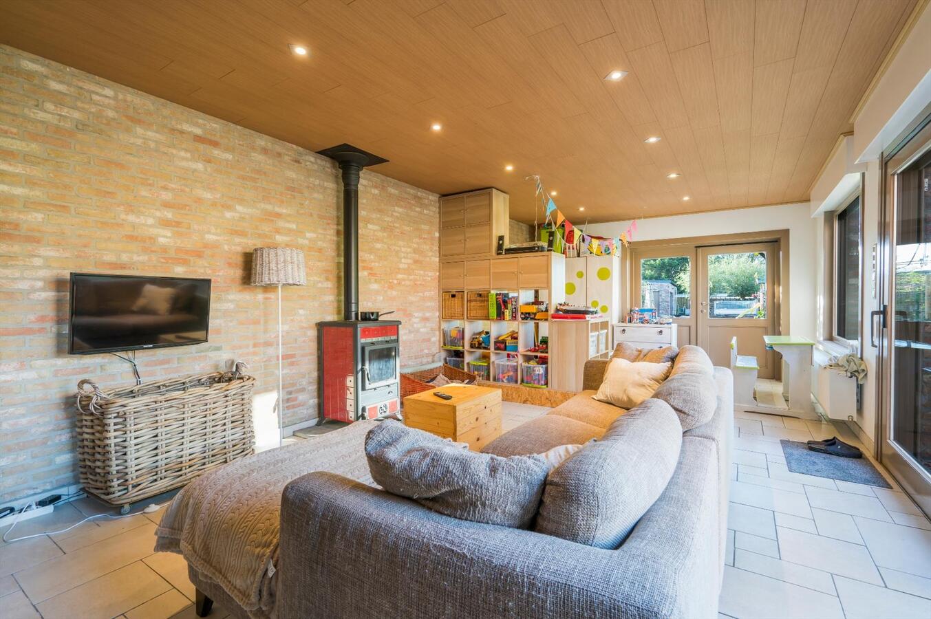 Rustige gelegen, vrijstaande woning met ruime nieuwbouwgarage 