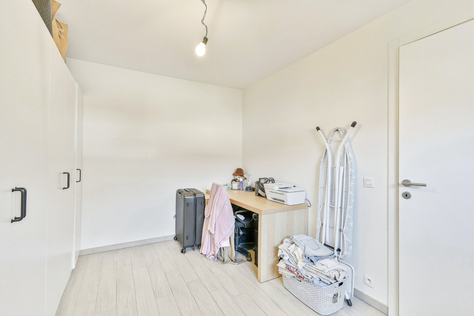 Instapklaar en ruim tweeslaapkamerappartement  in het centrum van Gistel 