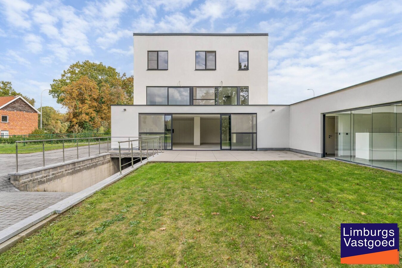 Exclusieve woning met praktijkruimte en zicht op weilanden 