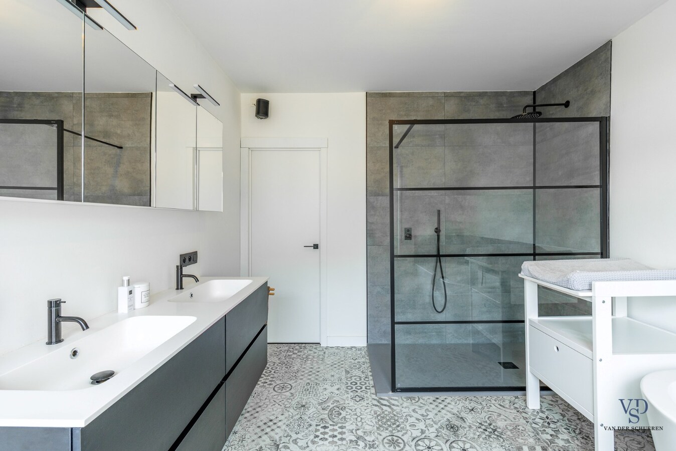 Stijlvol gerenoveerde woning. 