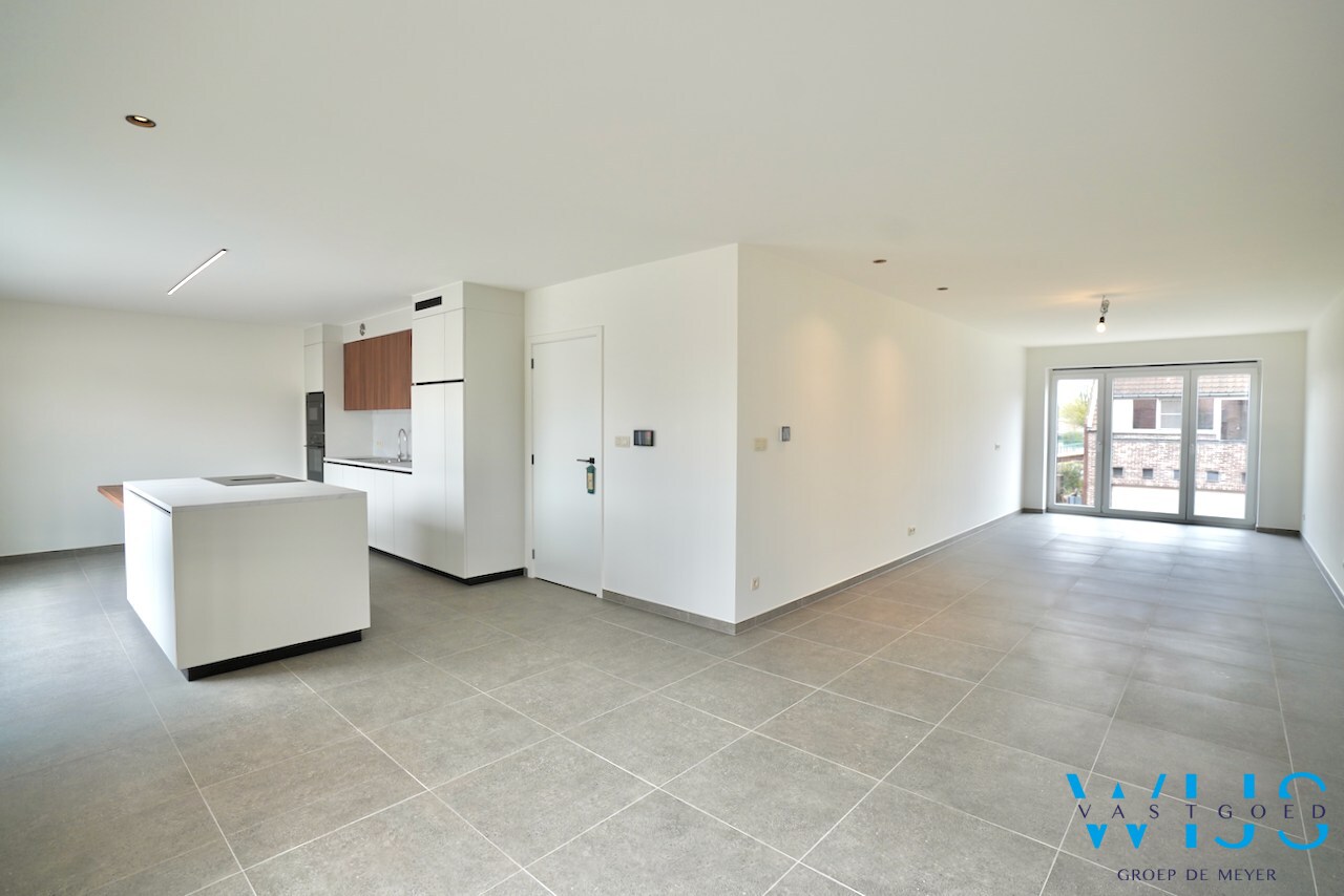 Drieslaapkamer appartement met garage in hartje Ertvelde ! 