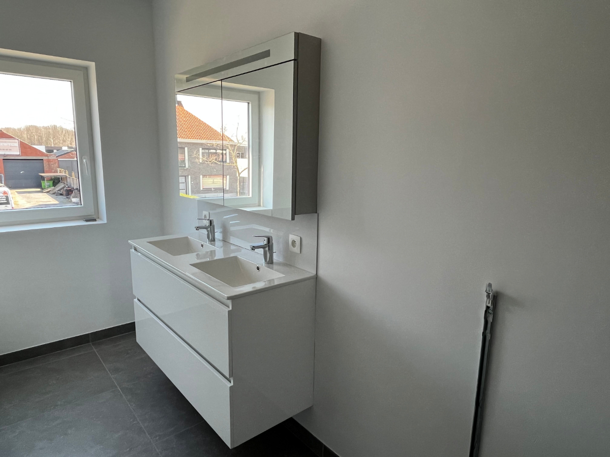 Moderne, hoogwaardige half open bebouwing te Eke ! 