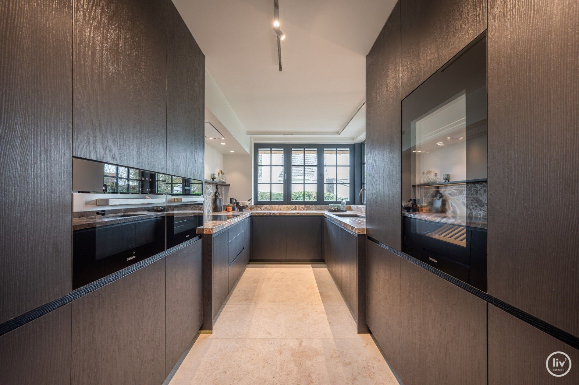 Belle villa individuelle, située au calme en bordure du Zoute, actuellement en rénovation. 