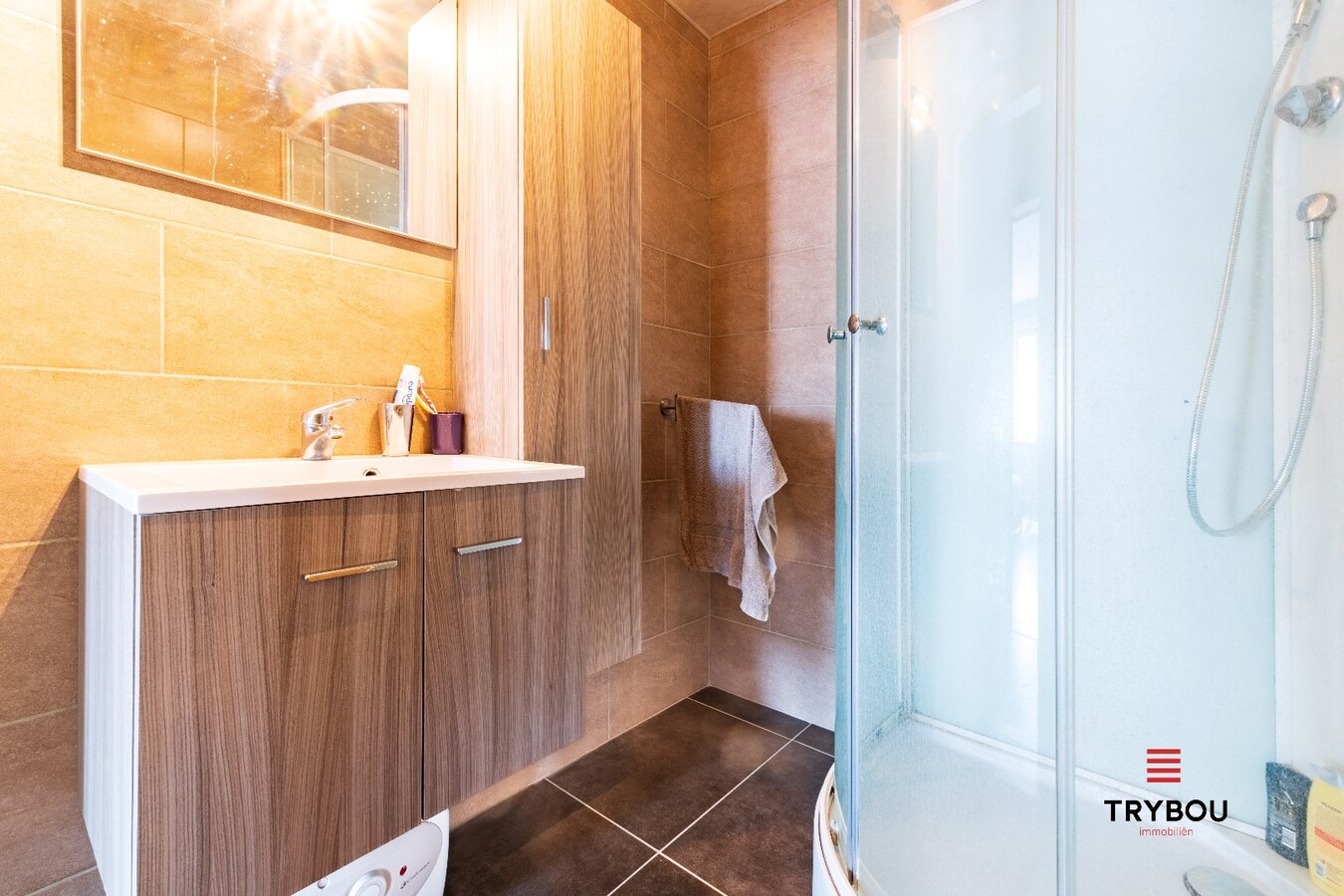 Gezellige en ruime woning met tuin - instapklaar in het hart van Ledegem 