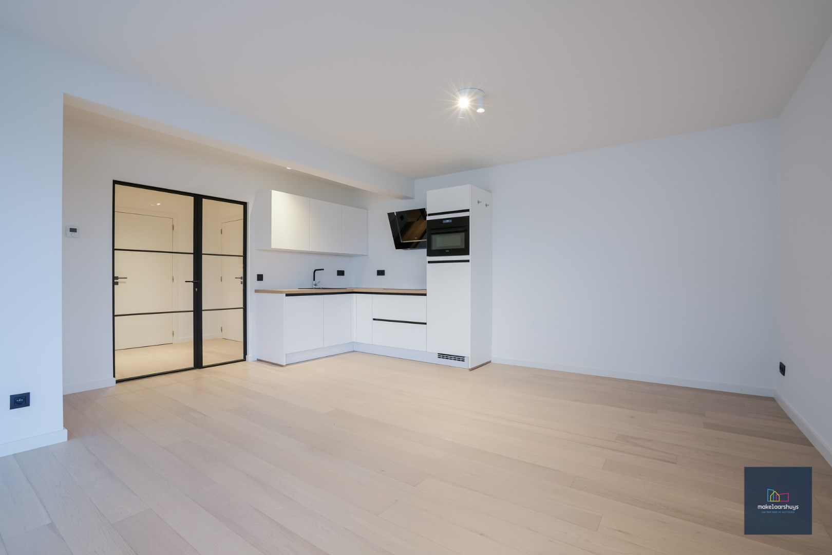 Instapklaar 3slp. app. met garage. 