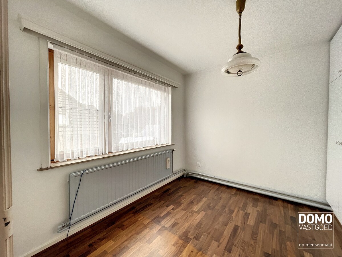 Ruime woning, gelegen nabij het centrum van Kermt met gunstig EPC label. 