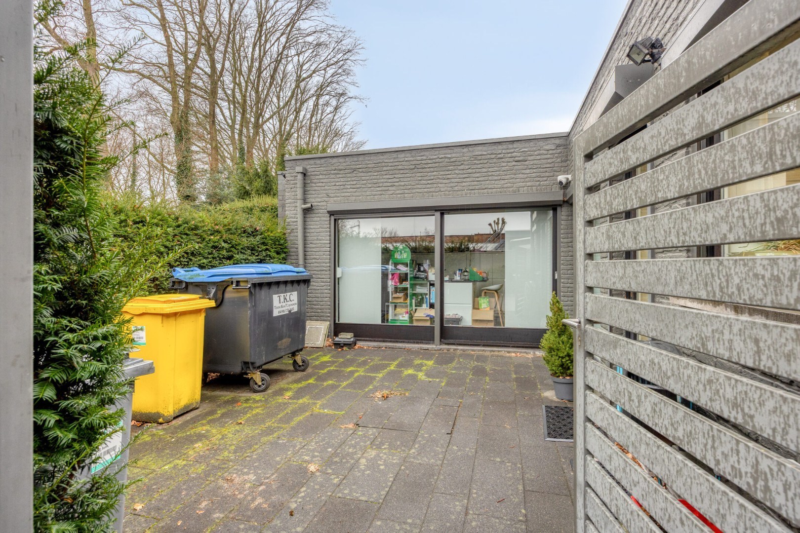 Handelswoning met 3 slpk. en privéparking in het centrum van Balen 