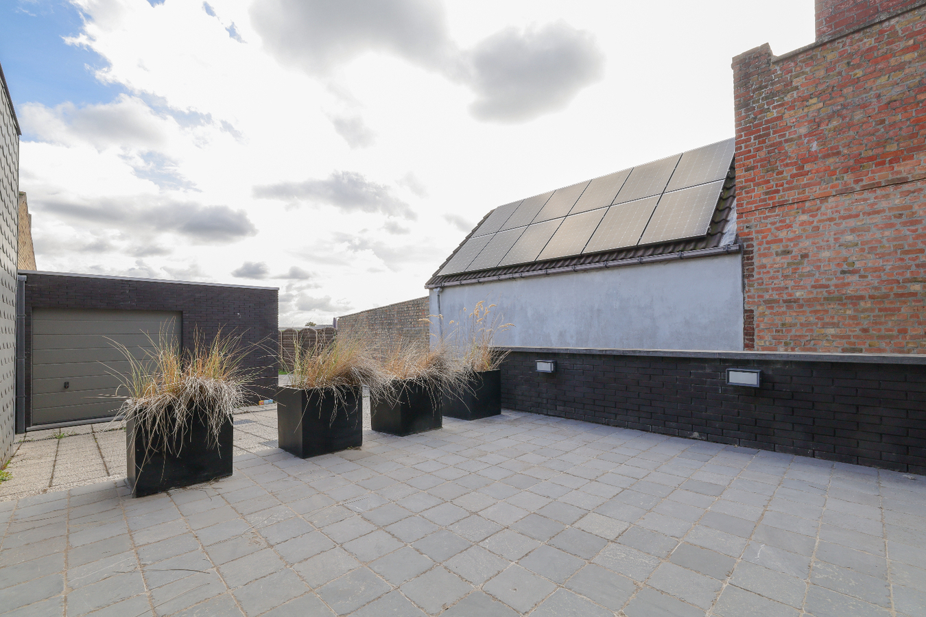 Gelijkvloers appartement met garagebox op uitstekende ligging 